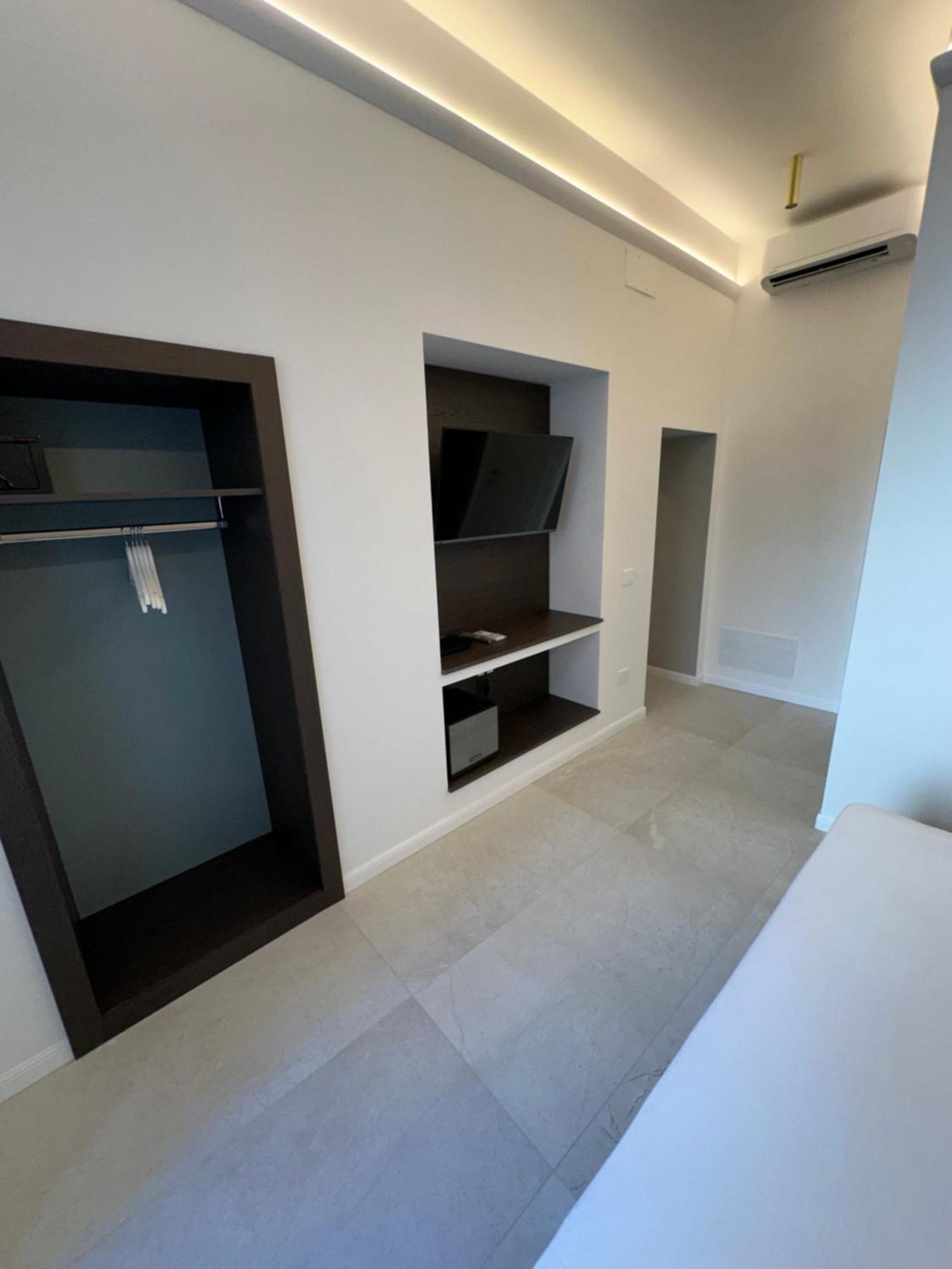 Hotiday Room Collection - Napoli Museo Suite Dış mekan fotoğraf